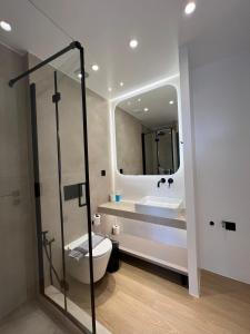 Bilik mandi di BlueMotion - CruiseNest Complex