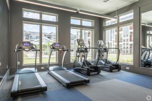 Fitness centrum a/nebo fitness zařízení v ubytování Cullen 5312 I New Construction 2bd Apt I Gated