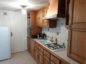 Kuchyň nebo kuchyňský kout v ubytování Appartement duplex avec terrasse en coeur de ville