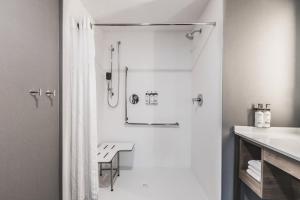 Koupelna v ubytování Staybridge Suites - Dawson Creek by IHG