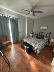 Un pat sau paturi într-o cameră la Apartamento costa Motril Inma place +14 fotografii