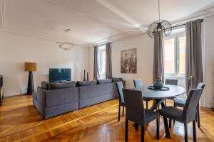 Televízia a/alebo spoločenská miestnosť v ubytovaní Exclusive 3 bedrooms apartment in Brera