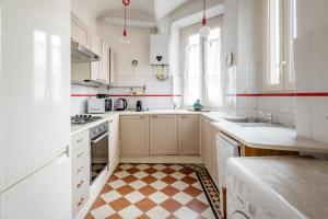 Kuchyňa alebo kuchynka v ubytovaní Exclusive 3 bedrooms apartment in Brera