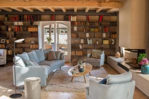 a living room with couches and chairs and a fireplace at Chambre tout confort à l'Héritier - au coeur du Tarn in Marzens