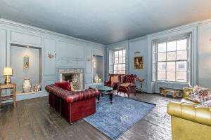 Ruang duduk di Leinster Apartment, 7 Henrietta Street, Dublin City Centre