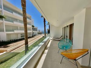 Μπαλκόνι ή βεράντα στο Spacious 2 Bedroom - Terrace & Ocean View