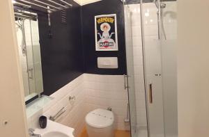 A bathroom at Duomo House