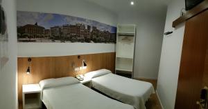A bed or beds in a room at Hostal Restaurante Cornella
