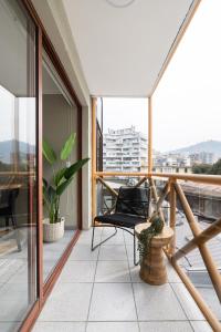 Снимка в галерията на Apt Barrio Turístico Bohemio 3 min Metro, Wifi, AC, Netflik, Comodidad в Сантяго