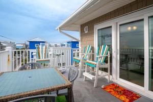 Balkón nebo terasa v ubytování Condo with Pool - Walk to Freeman Park or Tiki Bar