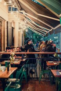 Снимка в галерията на Apt Barrio Turístico Bohemio 3 min Metro, Wifi, AC, Netflik, Comodidad в Сантяго