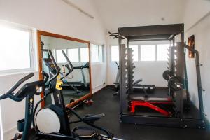 Фитнес-центр и/или тренажеры в Hibiscus Boutique Hotel