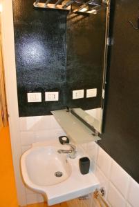 A bathroom at Duomo House Még 20 kép
