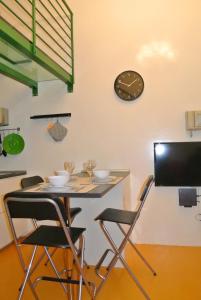 A television and/or entertainment centre at Duomo House