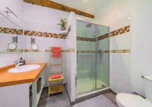 Kúpeľňa v ubytovaní ღ LA CHARMERIE Duplex climatisé à 5min du Vieux Port