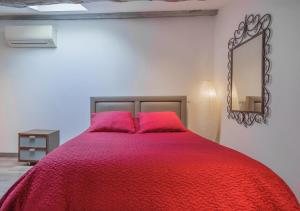 Posteľ alebo postele v izbe v ubytovaní ღ LA CHARMERIE Duplex climatisé à 5min du Vieux Port