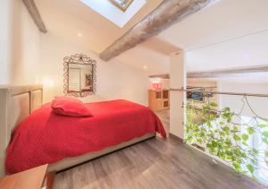 Posteľ alebo postele v izbe v ubytovaní ღ LA CHARMERIE Duplex climatisé à 5min du Vieux Port