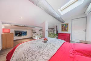 Posteľ alebo postele v izbe v ubytovaní ღ LA CHARMERIE Duplex climatisé à 5min du Vieux Port