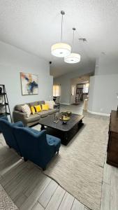 Кухня или мини-кухня в Family Dream Home Near Disney
