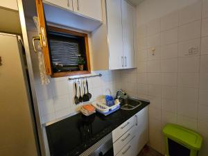 Kuchyň nebo kuchyňský kout v ubytování Residencial Sol Suite 2