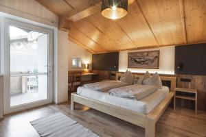 Postel nebo postele na pokoji v ubytování Stubaier Bauern Appartement