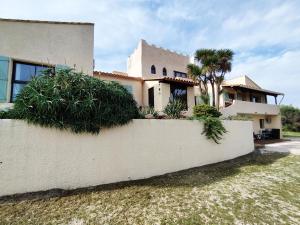 a house with plants in front of it at Domaine MAS NATURA 2 gites climatisation, piscine et SPA in Banyuls-dels-Aspres
