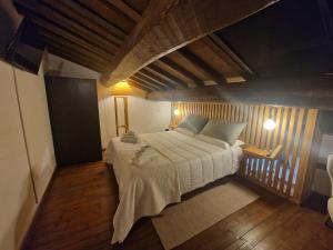 a bedroom with a large bed in a room at Piazza Duomo casa vacanze in Sutri