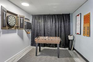 オマハにあるCentral 4BD Home - Spacious Backyard & Fun Gamesのギャラリーの写真