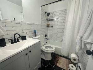 Fotografie z fotogalerie ubytování Affordable Stay Near Proctors A3 v destinaci Schenectady