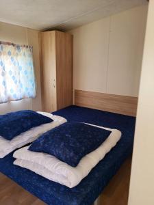 Postel nebo postele na pokoji v ubytování Strandhuis `Het Kompas`