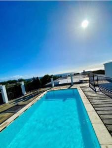 Bazén v ubytování Seaview Terrace 10 Mauritius nebo v jeho okolí