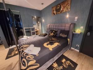 Ein Bett oder Betten in einem Zimmer der Unterkunft Waregem Hotel A