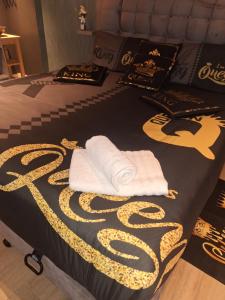 Ein Bett oder Betten in einem Zimmer der Unterkunft Waregem Hotel A