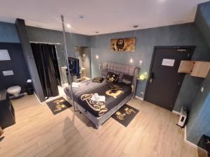 Ein Bett oder Betten in einem Zimmer der Unterkunft Waregem Hotel A