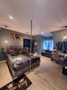 Ein Bett oder Betten in einem Zimmer der Unterkunft Waregem Hotel A