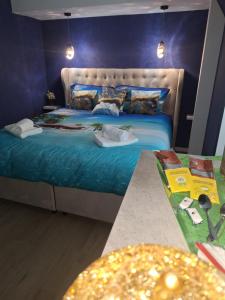 Ein Bett oder Betten in einem Zimmer der Unterkunft Waregem Hotel A