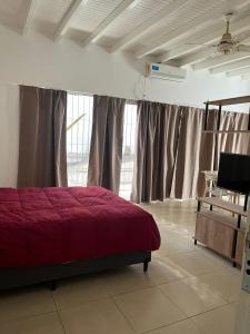 Giường trong phòng chung tại Departamento Céntrico Mendoza