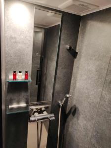 a bathroom with a sink and a mirror at GRAN TOCORO, RESORT&GLAMPING - Vacation STAY 53426v in Narusawa +2 photos