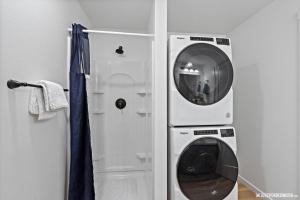 a washer and a dryer in a room at Cozy Eagle River Retreat in Eagle River