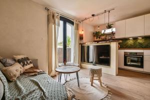 a living room with a couch and a table at Mon petit cocon au bord de l'eau in La Ciotat