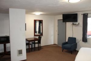 TV a/nebo společenská místnost v ubytování Sprague Motel
