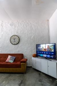 TV a/nebo společenská místnost v ubytování Casa Rivera Del Castillo