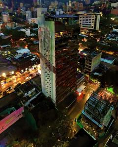 Pemandangan umum Medellin atau pemandangan kota yang diambil dari hotel