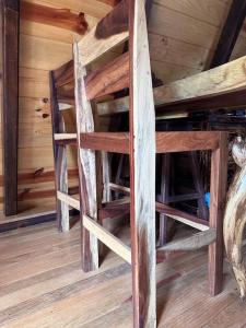 a room with two wooden bunk beds in a cabin at Cabaña nueva en el bosque y cerca al río Starlink in San Mateo Río Hondo +31 photos