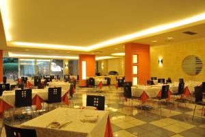 Restaurace v ubytování Cala Saracena Resort