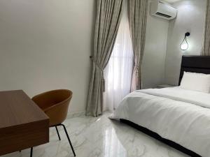 Una cama o camas en una habitación de Rainno Apartments