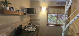 a kitchen with a sink and a window at MOOREA - Tropical Cottage in Hauru