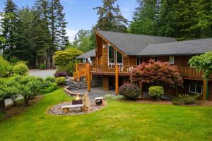a log cabin with a porch and a yard at Lodge-Style Retreat 10 Acres King Beds in Sedro-Woolley