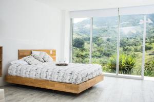Ένα ή περισσότερα κρεβάτια σε δωμάτιο στο Casa Moderna en Parcelación La Siria +27 φωτογραφίες