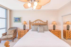 Ένα ή περισσότερα κρεβάτια σε δωμάτιο στο Emerald Dolphin 2B Condo - 540